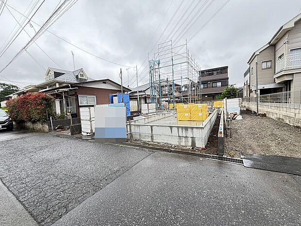 南道路に面しており日中もたくさんの陽が入ります。風通りや周辺環境など実際に現地にてご確認ください。