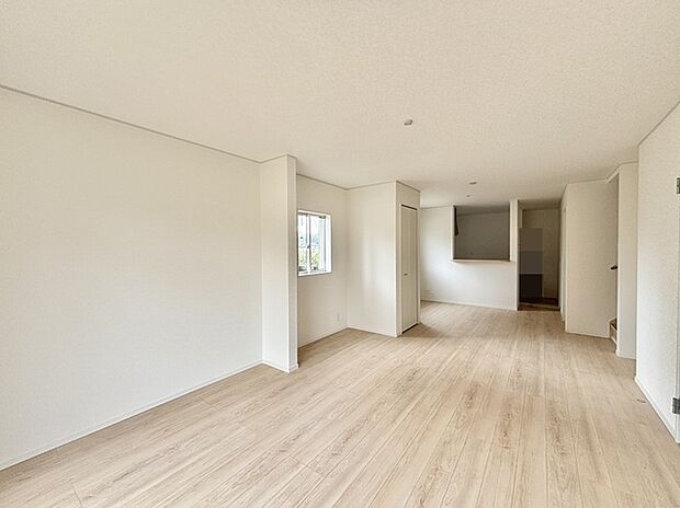 家族が一番集まる場所だから広々としつつも素敵な空間であって欲しい。皆がくつろぐリビングからキッチンまでが一つに繋がる空間。