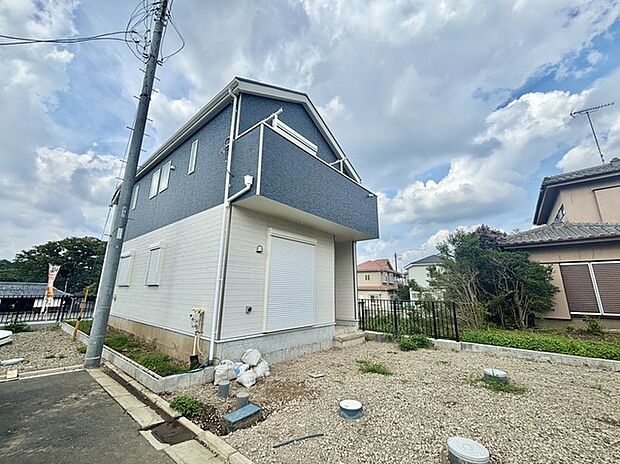 セカンドカーや来客時にも便利なカースペース2台分ございます。