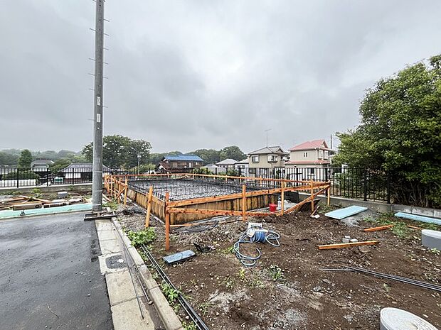 窓から眺める風景は一日の疲れを癒すヒーリングを奏でる、心地の良い時間を演出してくれます。室内も重要ですが、周りの環境もマイホーム選びの大事なポイント