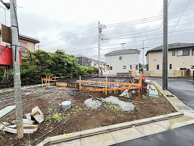 セカンドカーや来客時にも便利なカースペース2台分ございます。