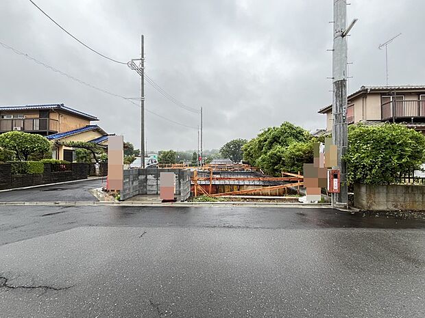 南道路に面しており日中もたくさんの陽が入ります。風通りや周辺環境など実際に現地にてご確認ください。