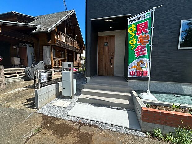 お客様をお迎えする玄関、お家の出入りもスムーズに行えます。