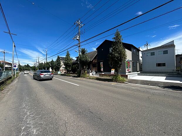 戸建てが立ち並ぶ静かな住宅街。四季折々の移り変わりを感じながら自然と楽しみ、暮らす、そんな毎日を日々の中で感じられる住環境