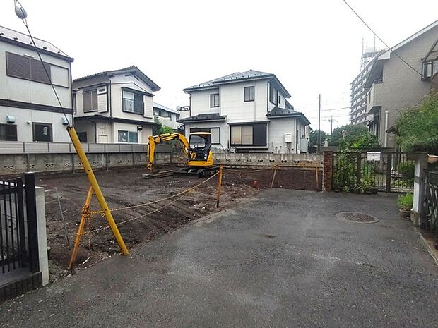 戸建てならではのお庭スペース。BBQやガーデニング、お子様のプールなど、、、、様々な楽しみ方ができるプライベート空間。ご家族皆さままで思いっきりお楽しみください。