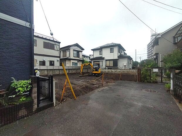 前面道路は通り抜けができないため、交通量が少なく静かな住環境です。