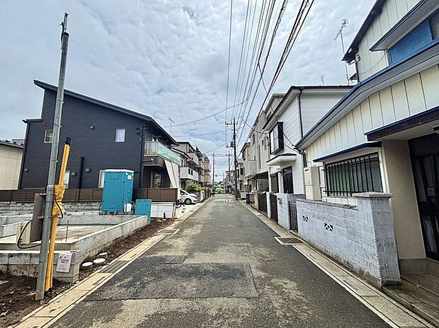 南道路に面しており日中もたくさんの陽が入ります。風通りや周辺環境など実際に現地にてご確認ください。