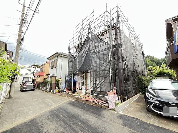 戸建てが立ち並ぶ静かな住宅街。四季折々の移り変わりを感じながら自然と楽しみ、暮らす、そんな毎日を日々の中で感じられる住環境 