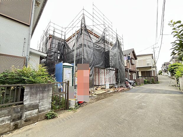 戸建てが立ち並ぶ静かな住宅街。四季折々の移り変わりを感じながら自然と楽しみ、暮らす、そんな毎日を日々の中で感じられる住環境 
