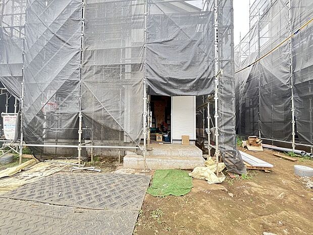 玄関はおうちの顔とも呼ばれる重要な場所!明るくスッキリと見える空間で住まう人を見送り、出迎えてくれます。