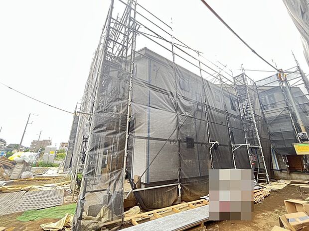 日々形作られる確かな造り。完成したときの喜びを予感させる、誠実な施工現場の姿です