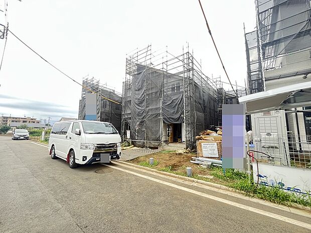 住まいの形が少しずつ見えてくる、期待の高まるひととき。街並みの中に確かな存在感が生まれます