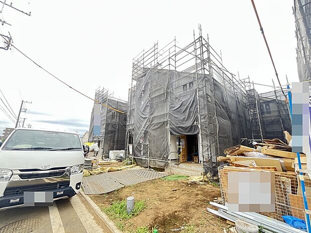 穏やかな時間が流れる住宅地の一角で、確かな品質を目指した施工が丁寧に進められています
