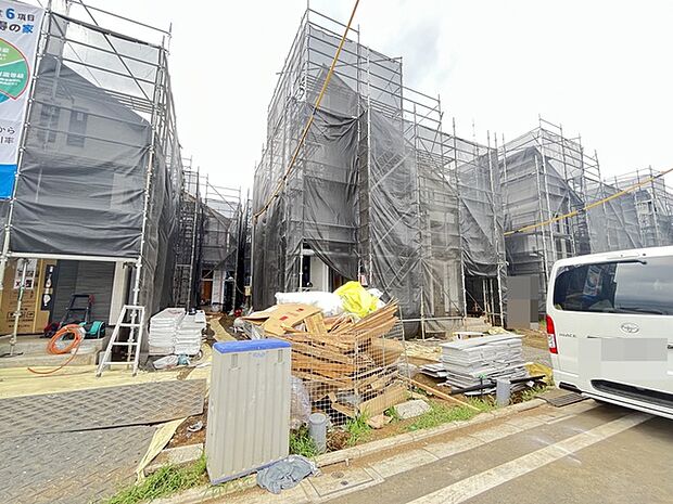 戸建てが立ち並ぶ静かな住宅街。四季折々の移り変わりを感じながら自然と楽しみ、暮らす、そんな毎日を日々の中で感じられる住環境