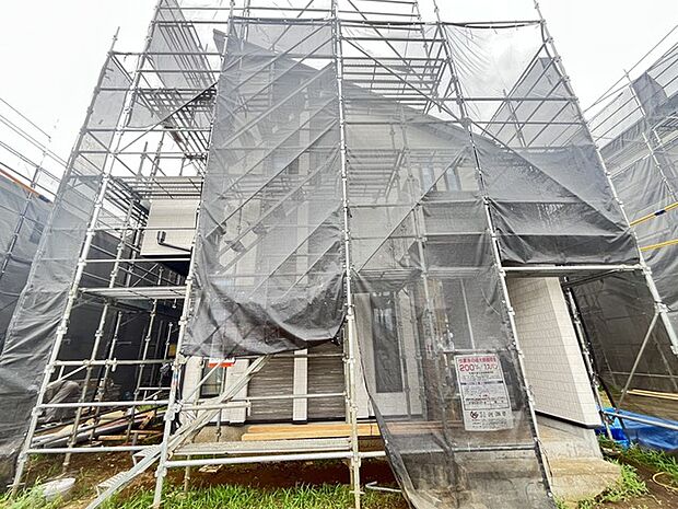 新しい住まいの完成に向け、丁寧に工事が進められています