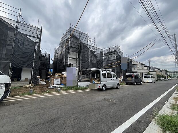 整然とした街並みの中に新たな住まいが生まれる、開発分譲地ならではの落ち着いた景観です 
