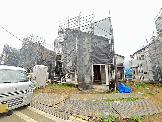 セカンドカーや来客時にも便利なカースペース2台分ございます。