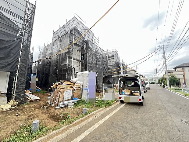未来の住環境を整える大切な過程。丁寧な施工を通じて、確かな品質と心地よい暮らしを築いています