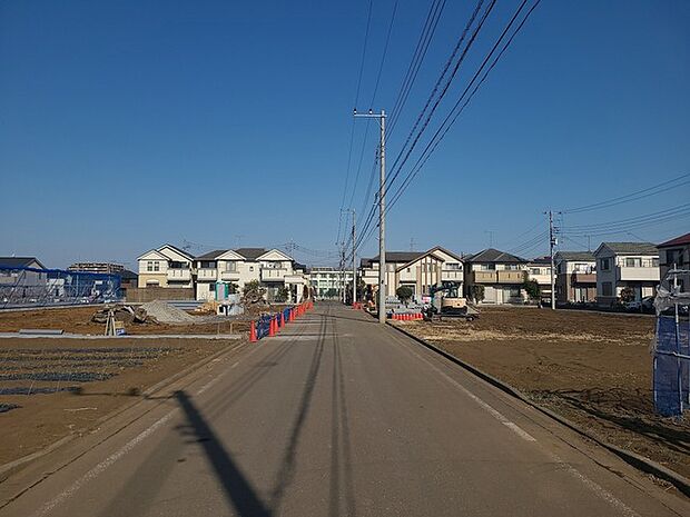 6m幅員の道路に面しておりお車の運転が苦手な方でも安心して出入りいただけます。 