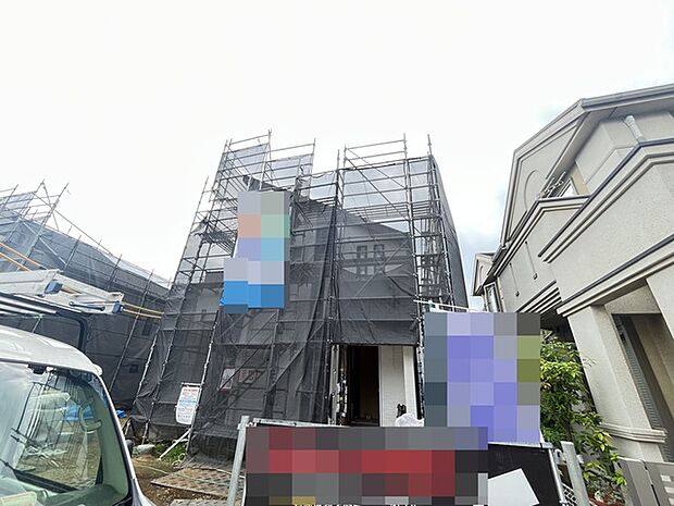 落ち着いた街並みに溶け込む佇まい。丁寧な施工を経て、これから新たな表情を見せてくれるはずです