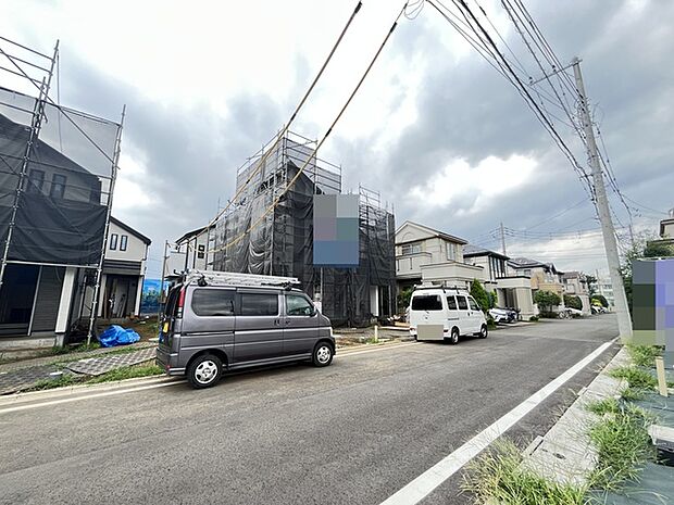 整然とした住宅街の中にあり、新しい暮らしの始まりを感じさせる風景です