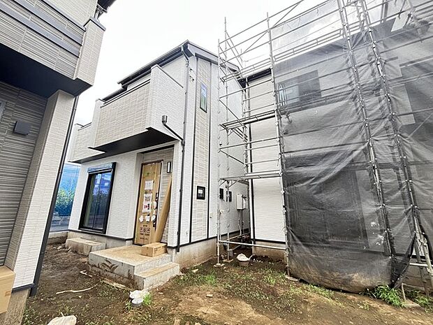 清潔感のある白を基調としたフォルムで、すっきりと整った印象を住まいに与えています