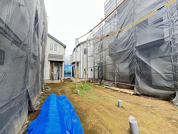 セカンドカーや来客時にも便利なカースペース2台分ございます。
