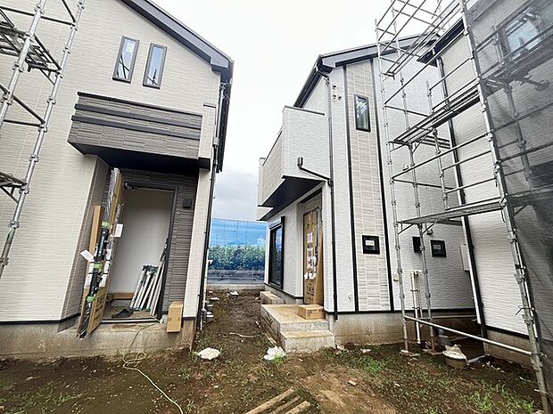 戸建てが立ち並ぶ静かな住宅街。四季折々の移り変わりを感じながら自然と楽しみ、暮らす、そんな毎日を日々の中で感じられる住環境