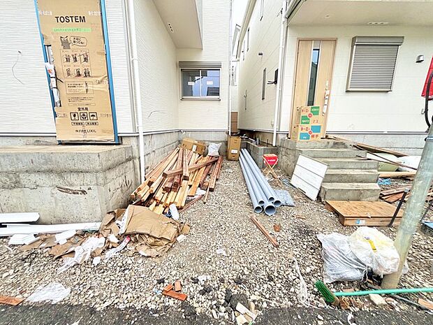 カースペースは1台駐車できます。車庫の出し入れのしやすさなど、実際に現地にてご確認ください。 