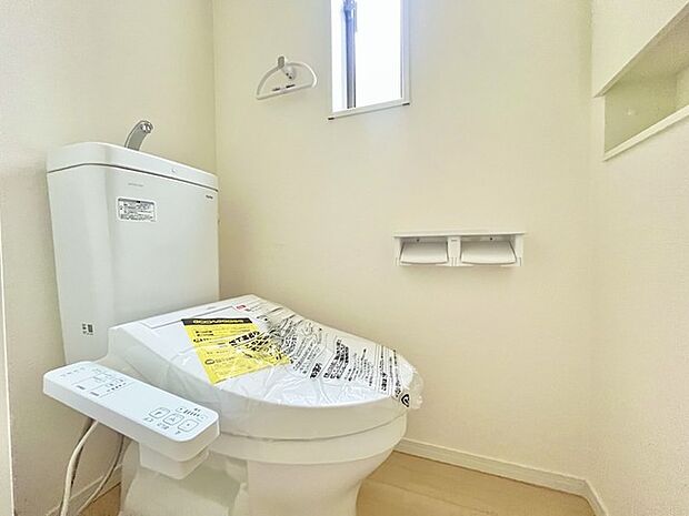 1.2階にそれぞれトレイがございます。朝の混雑時に分散して利用できるほか、ゲスト用としても使い分けることもできます。