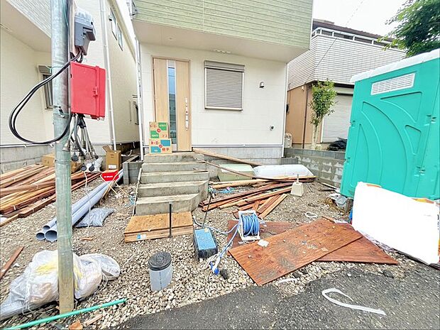 カースペースは1台駐車できます。車庫の出し入れのしやすさなど、実際に現地にてご確認ください。 