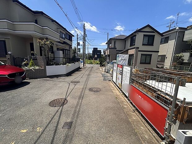 セカンドカーや来客時にも便利なカースペース2台分ございます。