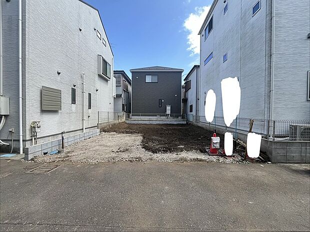 戸建てならではのお庭スペース。BBQやガーデニング、お子様のプールなど、、、、様々な楽しみ方ができるプライベート空間。ご家族皆さままで思いっきりお楽しみください。