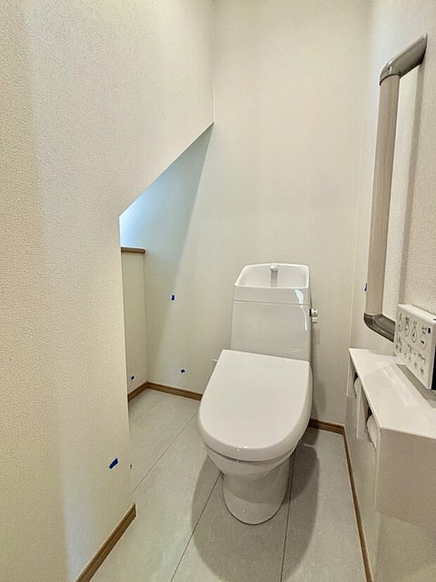 1.2階にそれぞれトレイがございます。朝の混雑時に分散して利用できるほか、ゲスト用としても使い分けることもできます。