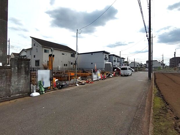 6m幅員の道路に面しておりお車の運転が苦手な方でも安心して出入りいただけます。
