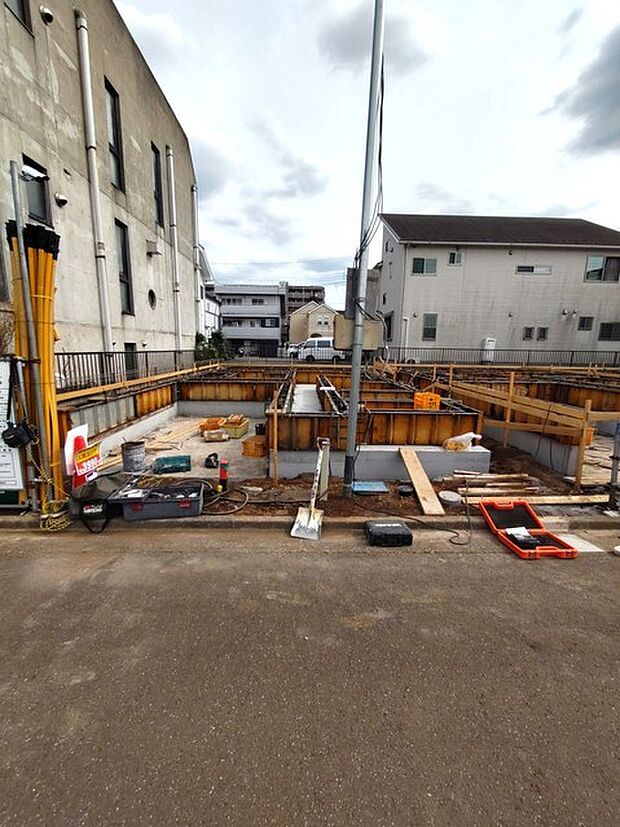 戸建てが立ち並ぶ静かな住宅街。四季折々の移り変わりを感じながら自然と楽しみ、暮らす、そんな毎日を日々の中で感じられる住環境