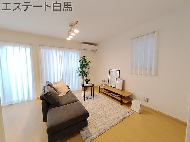 LDK:15.75帖 夕食の時間。家族、友人、両親、親戚との会話がより料理を美味しくしてくれる。あっという間に時間が過ぎてしまう居心地の良さは、普段はほっとする空間としてここにあります。