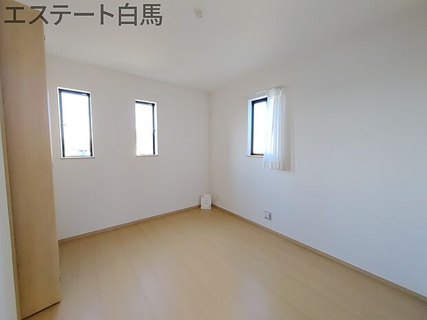 衣類の整理整頓に嬉しいクローゼット付きのお部屋。お子様のお部屋としても便利です。