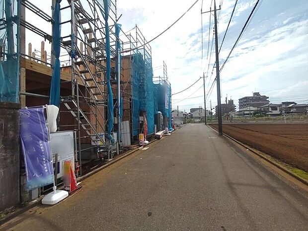 6m幅員の道路に面しておりお車の運転が苦手な方でも安心して出入りいただけます。