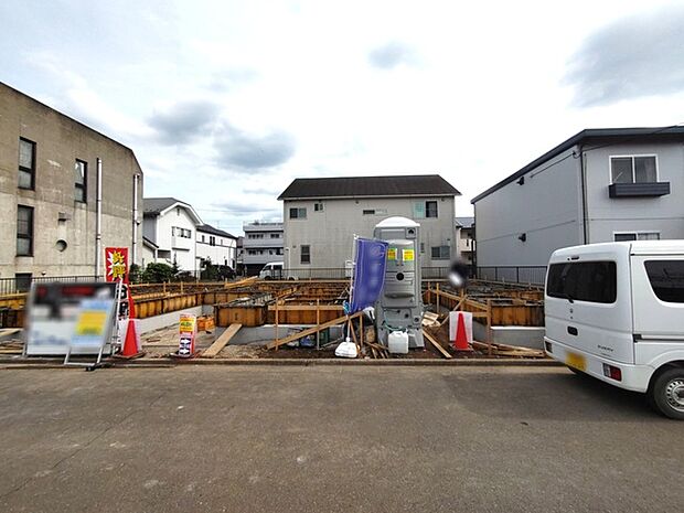6m幅員の道路に面しておりお車の運転が苦手な方でも安心して出入りいただけます。