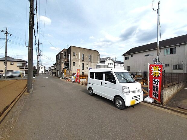 戸建てが立ち並ぶ静かな住宅街。四季折々の移り変わりを感じながら自然と楽しみ、暮らす、そんな毎日を日々の中で感じられる住環境