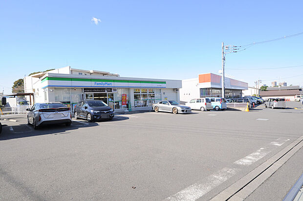 ファミリーマート所沢小手指南店（450m）