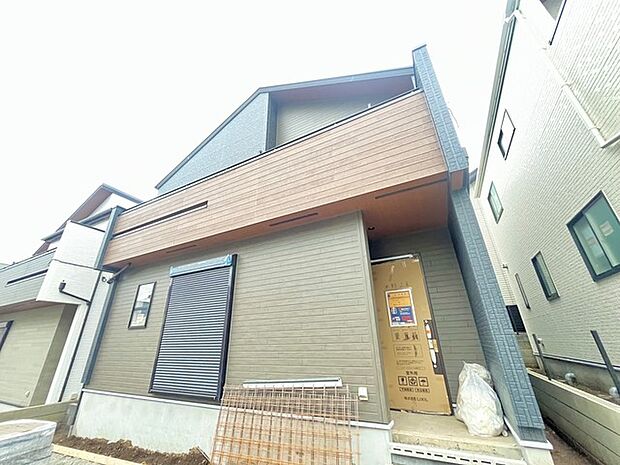 玄関はおうちの顔とも呼ばれる重要な場所！明るくスッキリと見える空間で住まう人を見送り、出迎えてくれます。 