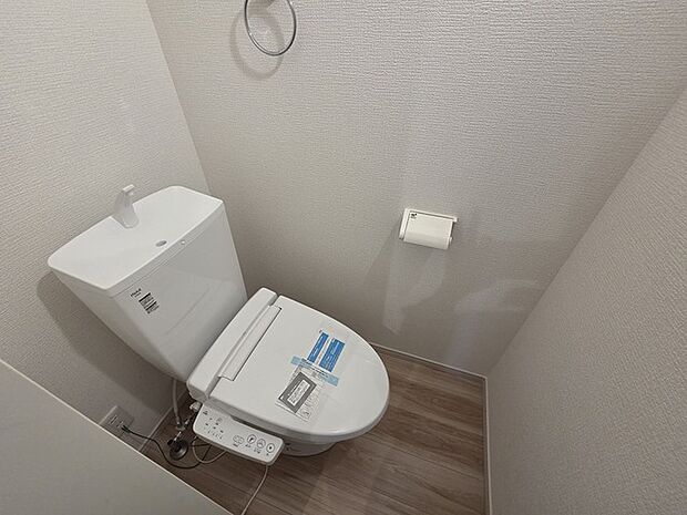 1.2階にそれぞれトレイがございます。朝の混雑時に分散して利用できるほか、ゲスト用としても使い分けることもできます。 
