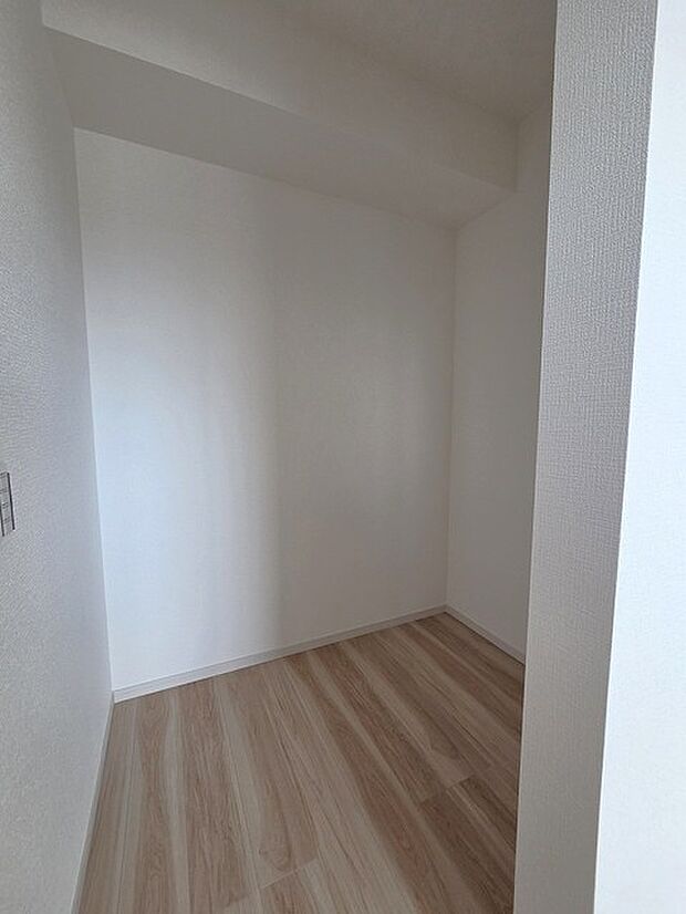 収納で悩む時間をなくしたい。家族の衣服が多くても頼もしいWIC（ウォークインクローゼット） 