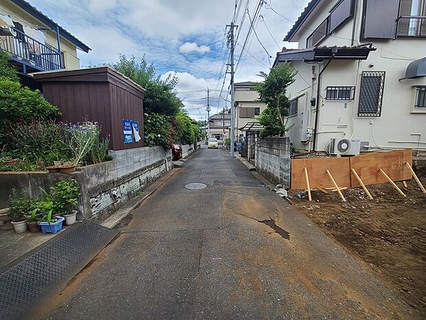 戸建てが立ち並ぶ静かな住宅街。四季折々の移り変わりを感じながら自然と楽しみ、暮らす、そんな毎日を日々の中で感じられる住環境