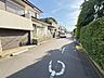 外観：5m幅員の道路に面しておりお車の運転が苦手な方でも安心して出入りいただけます。 