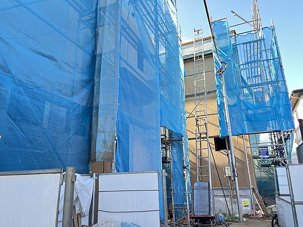 日々の歩みと共に形作られていく、建物の基礎となる大切な工程を丁寧に重ねています