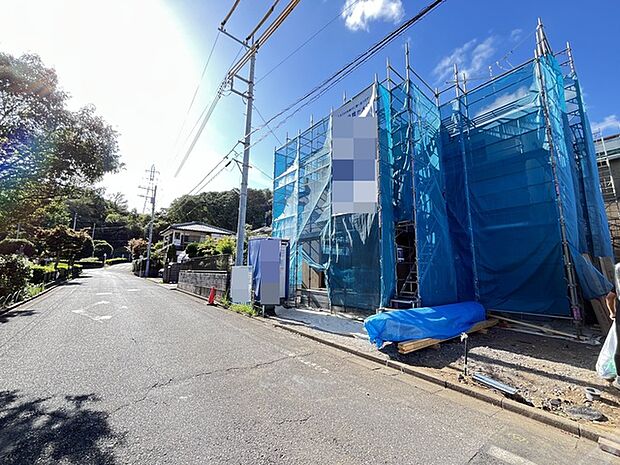 南道路に面しており日中もたくさんの陽が入ります。風通りや周辺環境など実際に現地にてご確認ください。