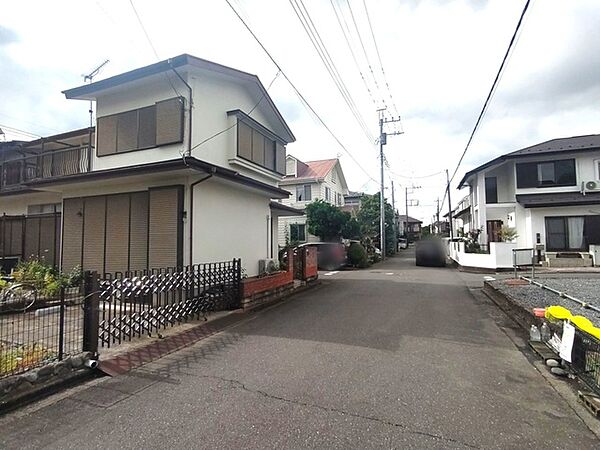 約6m幅員の道路に面しておりお車の運転が苦手な方でも安心して出入りいただけます。
